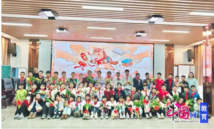 宜宾江安南城小学开展表扬大会暨品格银行积分兑换活动(图2)