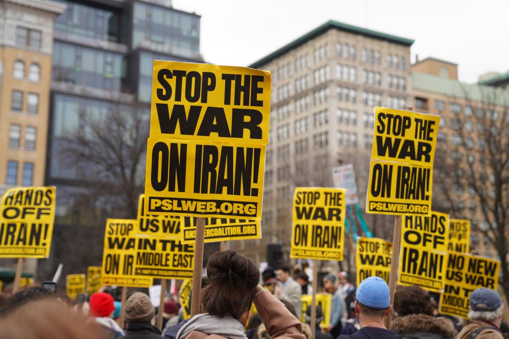 &ldquo;不断扩大的危险漩涡&rdquo;&mdash;&mdash;美以伊战事对世界构成&ldquo;四大冲击&rdquo;