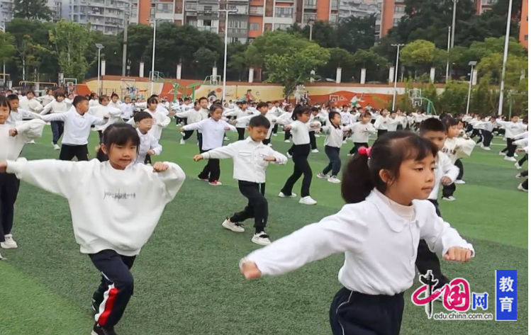 宜宾翠屏2025年新进体育教师学科培训及课堂考核活动在中山街小学举行(图1)