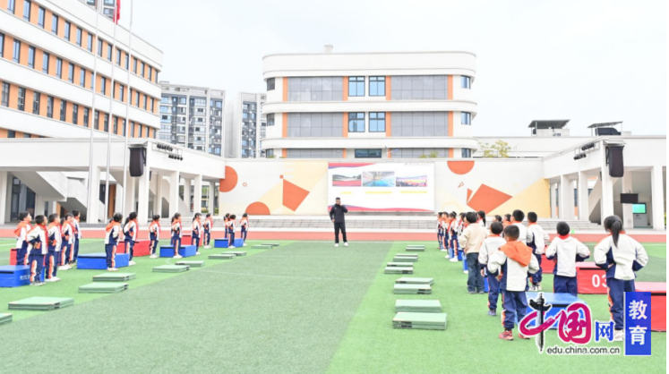 宜宾翠屏2025年新进体育教师学科培训及课堂考核活动在中山街小学举行(图2)