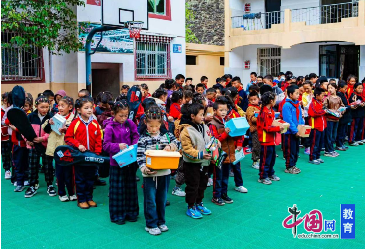 以教育帮扶为抓手绘就双流巴塘对口支援民族团结新画卷(图1)