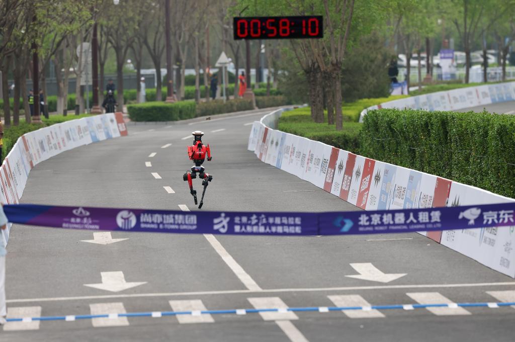 【开局之年看中国·遇见不一样的江苏】机器人产业加速跑看江苏如何布局(图1)
