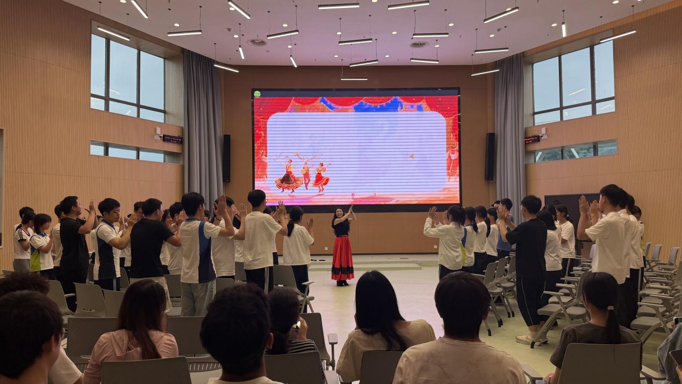 深化国际理解教育开展课程观摩实践活动(图2)