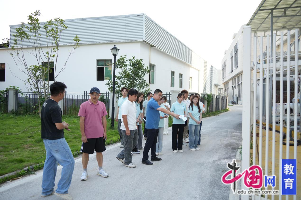 江西传媒职业学院“法治赣鄱行”实践队走进都昌县周溪镇开展生态环境法典学习宣传(图3)