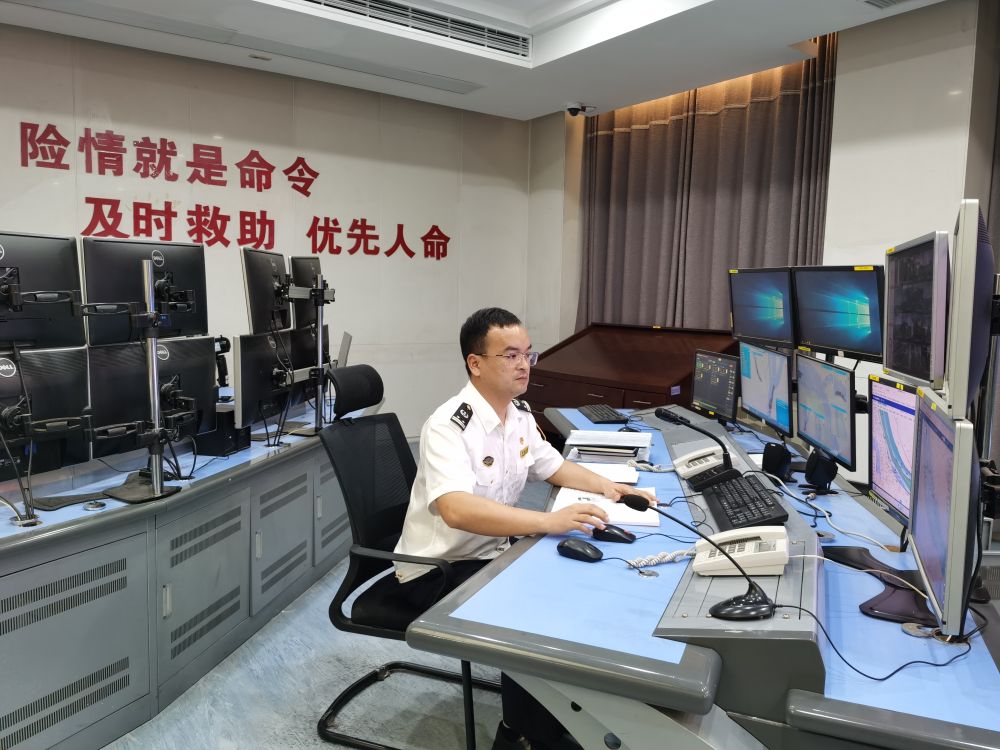 北京大学人民医院贾晋松医生黄牛预约代挂号电话提前52分钟按下禁航键,龙卷风跨江来袭时江面空无一船