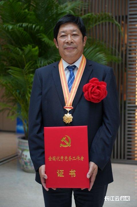 医学科学院整形外科医院黄牛号贩子票贩子代网上预约代挂号电话“闵黑子”的政绩观:34年只做一件事