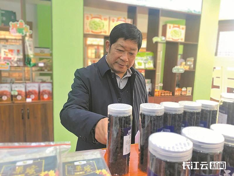 医学科学院整形外科医院黄牛号贩子票贩子代网上预约代挂号电话“闵黑子”的政绩观:34年只做一件事