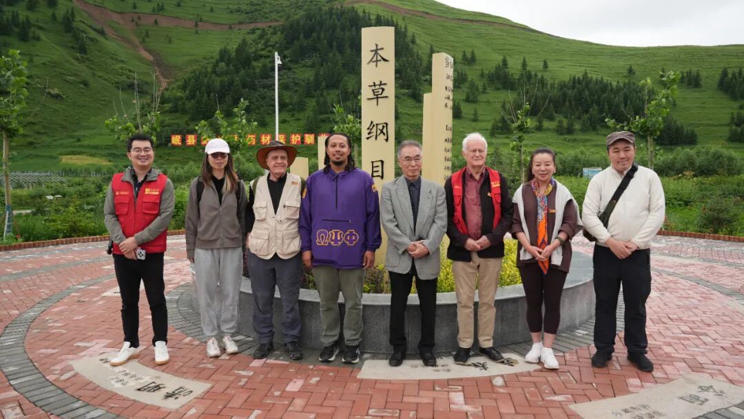 重庆市医院刘洪医生黄牛预约代挂号电话长征日记|千年药乡出了一位“双语”新农人
