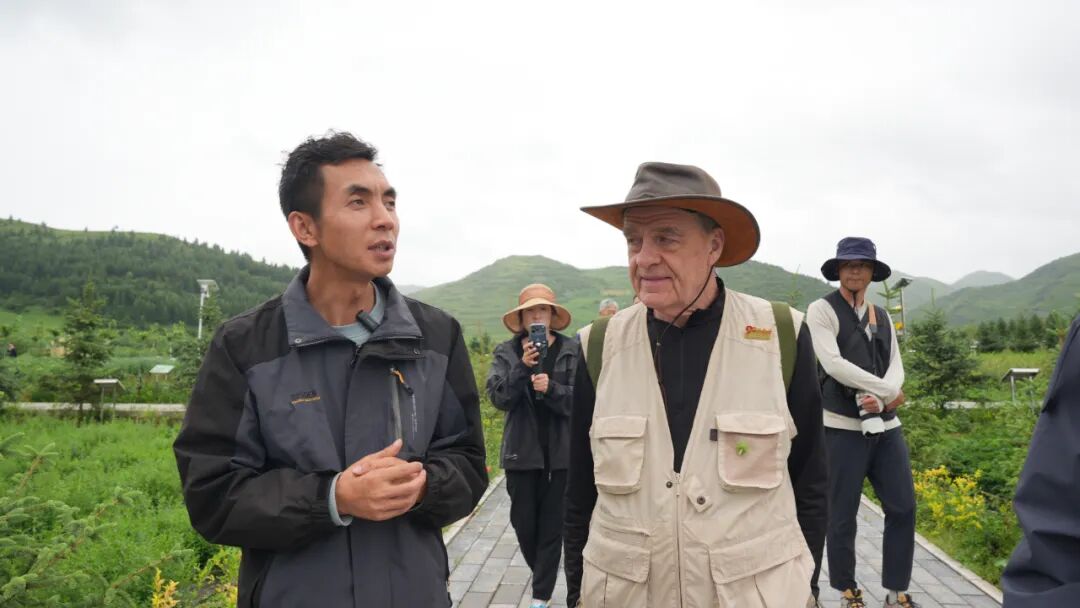 重庆市医院刘洪医生黄牛预约代挂号电话长征日记|千年药乡出了一位“双语”新农人