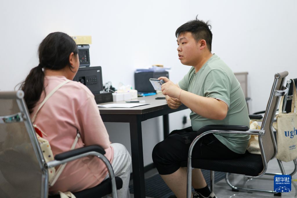 中南大学湘雅二医院张红医生黄牛预约代挂号电话走近数据采集师:为AI搭建数字基石