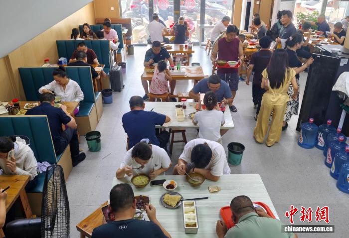 南方医科大学皮肤病医院黄牛号贩子票贩子代网上预约代挂号电话湿热交蒸大暑至 百式寻凉待新秋