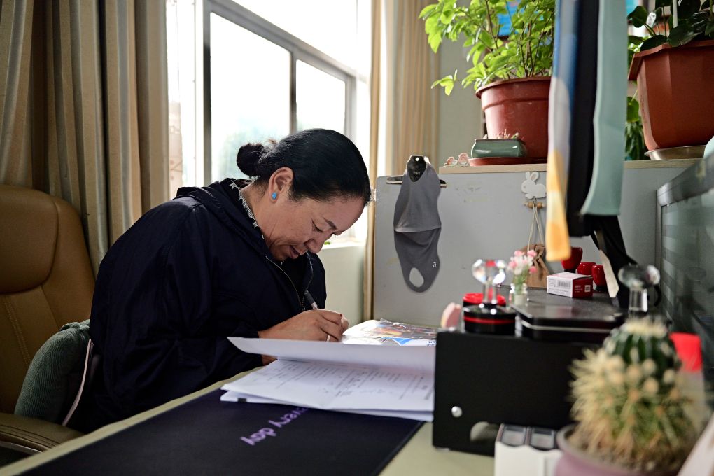 中国中医科学院西苑医院刘红梅医生黄牛预约代挂号电话顿珠卓玛:三十余载坚守,用爱深耕乡村教育