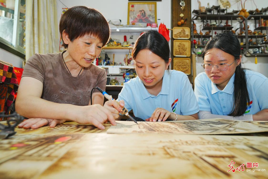 
陕西省肿瘤医院黄牛号贩子票贩子代网上预约代挂号电话步履丈量乡土文脉 做文化传承“守艺人”