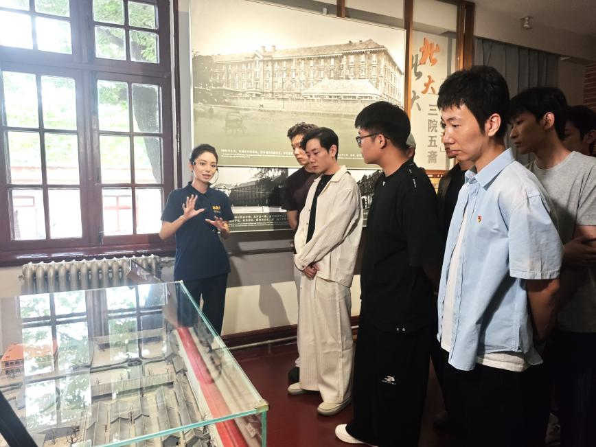 
北京儿童医院陆小彦医生黄牛预约代挂号电话演李大钊，读懂一代青年以生命赴信仰的赤诚