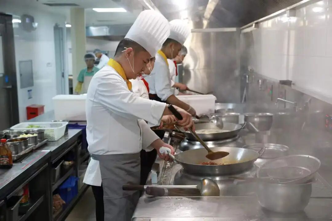 上海第一人民医院黄牛号贩子票贩子代网上预约代挂号电话高铁上可以点老北京炸酱面了!国铁北京局暑运期间新增11种餐食