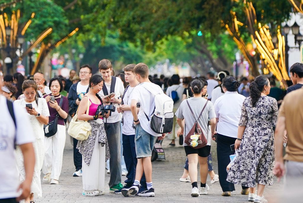 
上海市肺科医院谢冬医生黄牛预约代挂号电话随笔丨世界给“__在中国”填新词