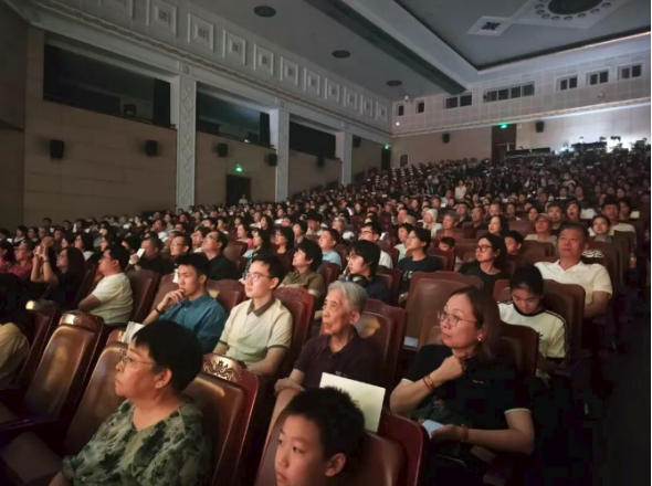 
北京宣武医院林华医生黄牛预约代挂号电话实力圈粉！首都观众为贵州“村舞”《锦·蓝》动情点赞