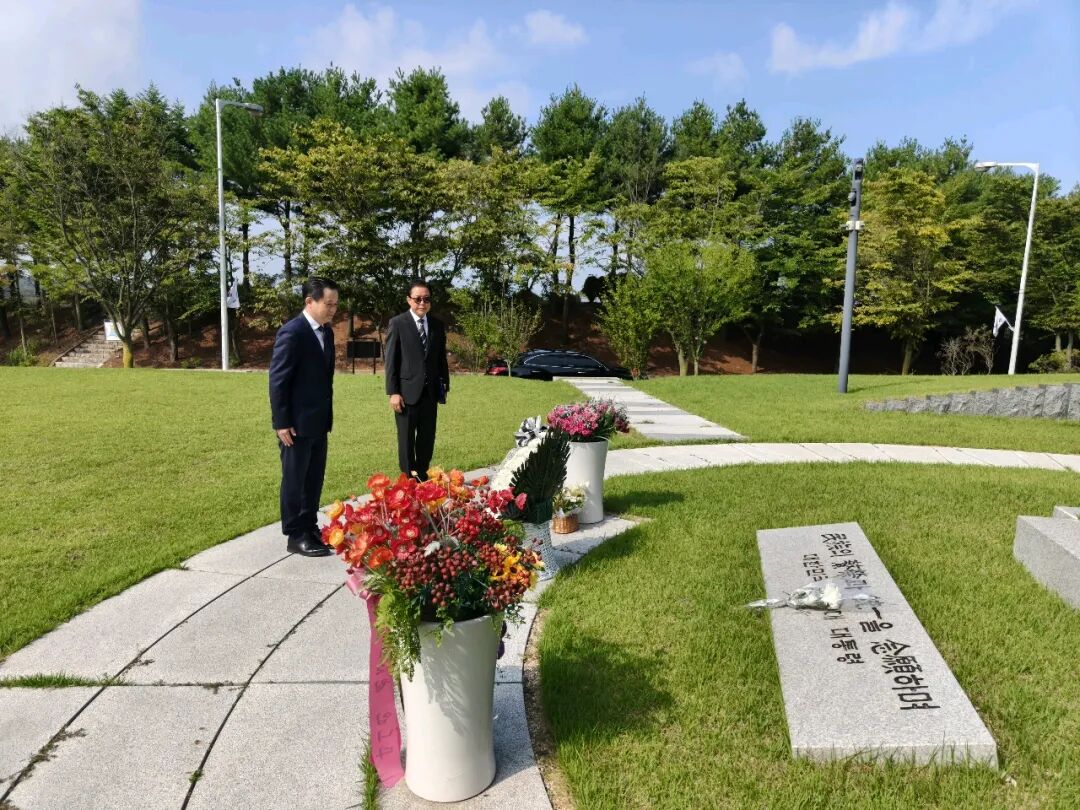 天津各大医院医生黄牛预约代挂号电话中国驻韩大使戴兵祭扫韩国前总统卢泰愚墓地,纪念中韩建交34周年