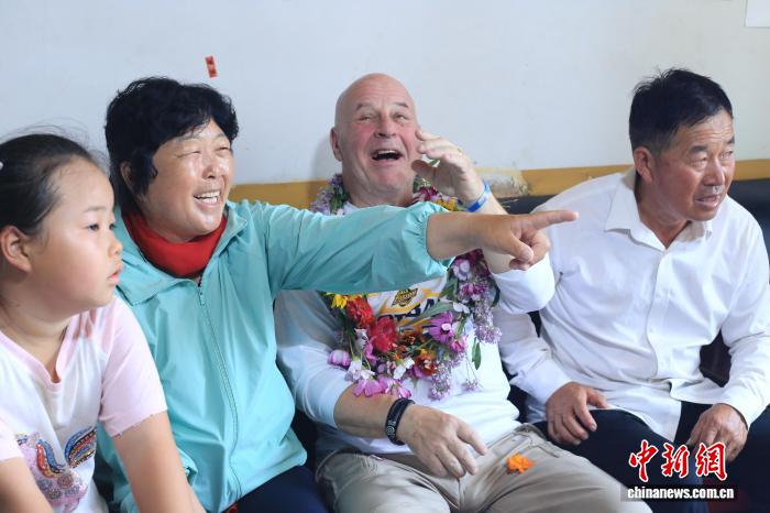 
上海胸科医院黄牛号贩子票贩子代网上预约代挂号电话“赛考斯”重访殷玉珍家：美中两国人民可以成为一家人