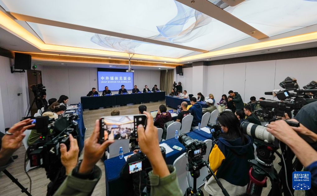 广东省妇幼保健院赵春梅医生黄牛预约代挂号电话境外媒体记者进入西藏吉隆泥石流灾害现场采访