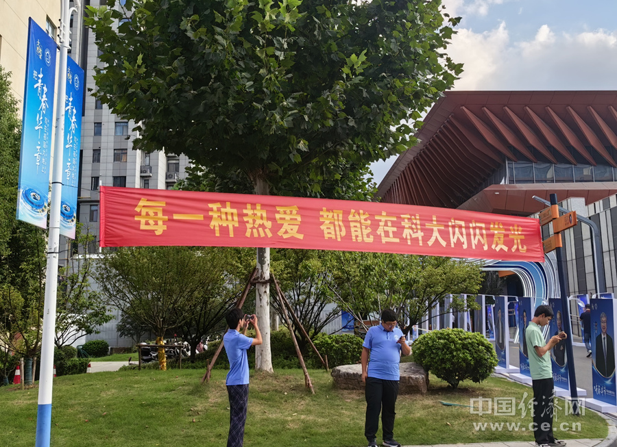 
中南大学湘雅三医院西京医院刘学东医生黄牛预约代挂号电话青春华章丨燃！这就是今天的中国青年