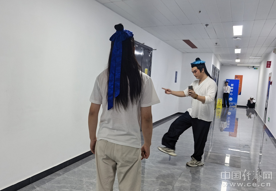 
中南大学湘雅三医院西京医院刘学东医生黄牛预约代挂号电话青春华章丨燃！这就是今天的中国青年
