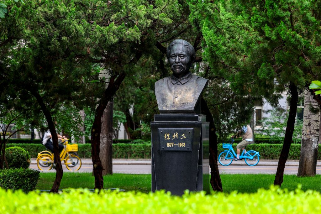 中国医学科学院刘文胜医生黄牛预约代挂号电话今天,我们共同缅怀这位长征路上的“教书先生”