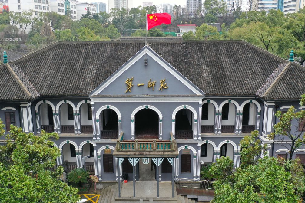 
中国医学科学院刘文胜医生黄牛预约代挂号电话今天，我们共同缅怀这位长征路上的“教书先生”