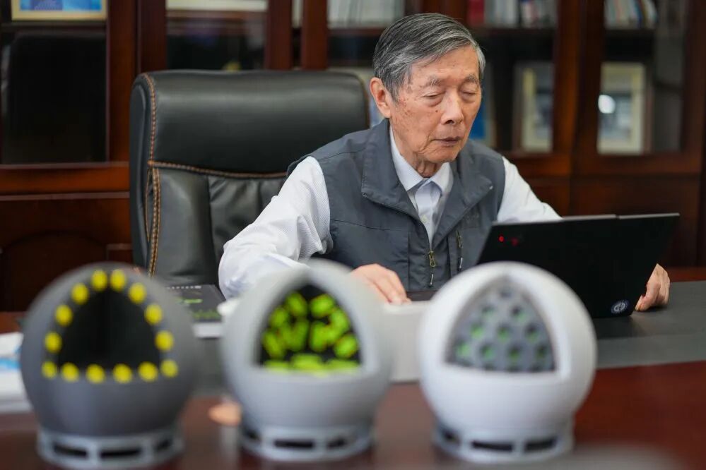 
医学科学院皮肤病医院黄牛号贩子票贩子代网上预约代挂号电话每一粒种子，都有一颗滚烫的中国心