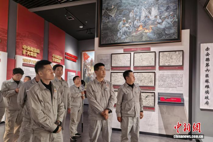 广州医科大学附属脑科医院黄若燕医生黄牛预约代挂号电话(长征胜利90周年)陕西吴起:民众走进红色展馆 沉浸式感悟伟大长征精神