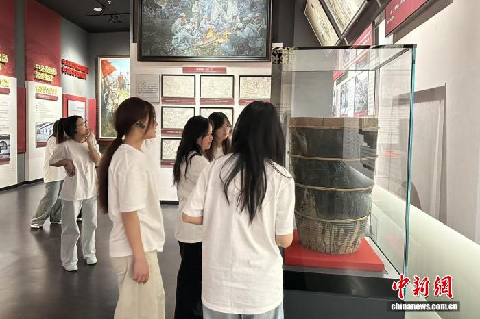 广州医科大学附属脑科医院黄若燕医生黄牛预约代挂号电话(长征胜利90周年)陕西吴起:民众走进红色展馆 沉浸式感悟伟大长征精神