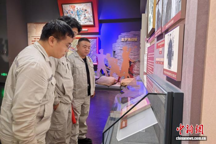 广州医科大学附属脑科医院黄若燕医生黄牛预约代挂号电话(长征胜利90周年)陕西吴起:民众走进红色展馆 沉浸式感悟伟大长征精神