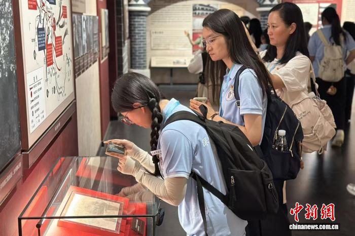 广州医科大学附属脑科医院黄若燕医生黄牛预约代挂号电话(长征胜利90周年)陕西吴起:民众走进红色展馆 沉浸式感悟伟大长征精神