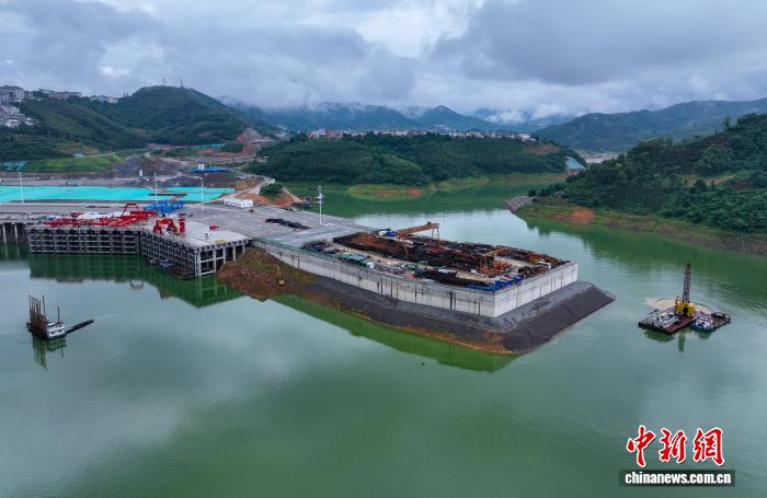 
中山大学中山眼科中心林小铭医生黄牛预约代挂号电话专家称，平陆运河通航将提升中国铝产业国际竞争力