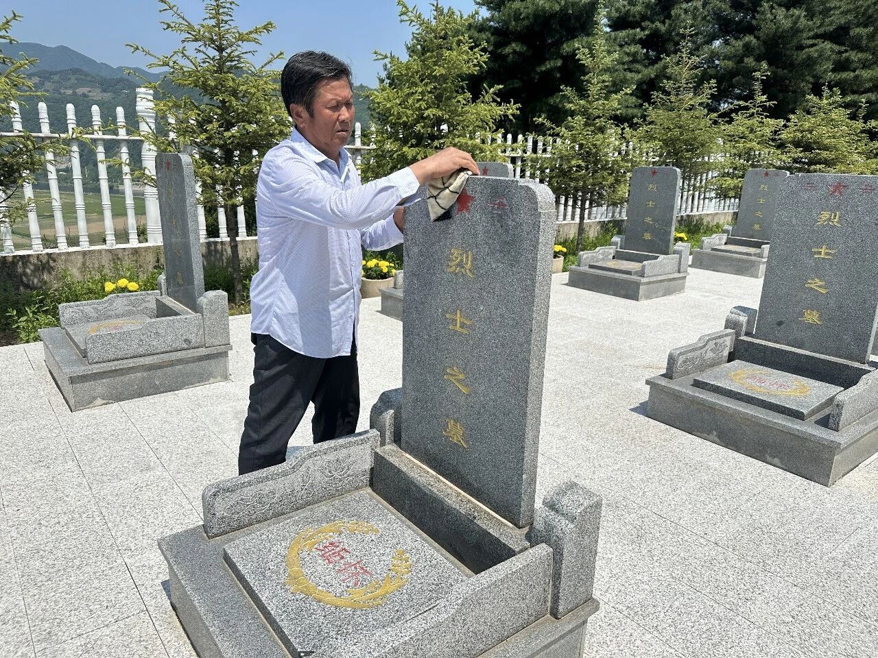 北京大学肿瘤医院姜晗昉医生黄牛预约代挂号电话追光的你丨一句嘱托 三代人 七十余载守陵路