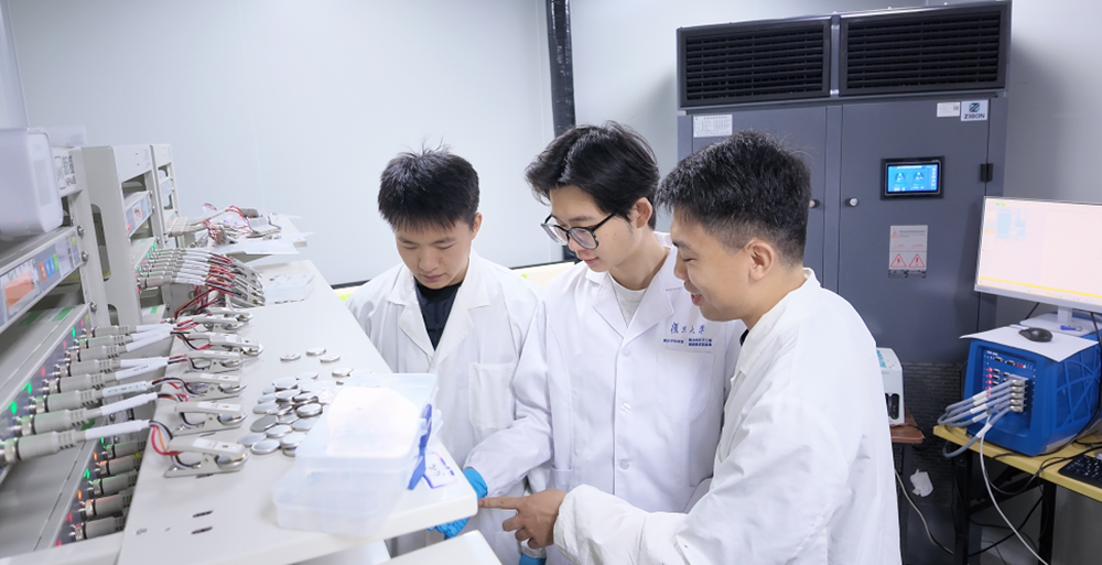 
上海交通大学医学院附属瑞金医院赵卫国医生黄牛预约代挂号电话“飞毯”不是童话、衣服可以充电，这个团队正把脑洞变成现实