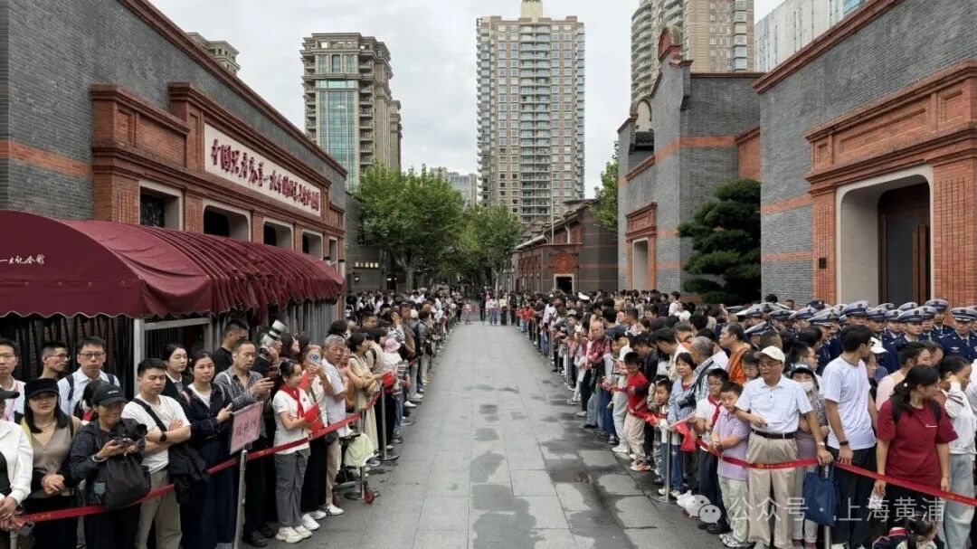 广州医科大学附属脑科医院陆小兵医生黄牛预约代挂号电话兴业路上,今早人山人海!