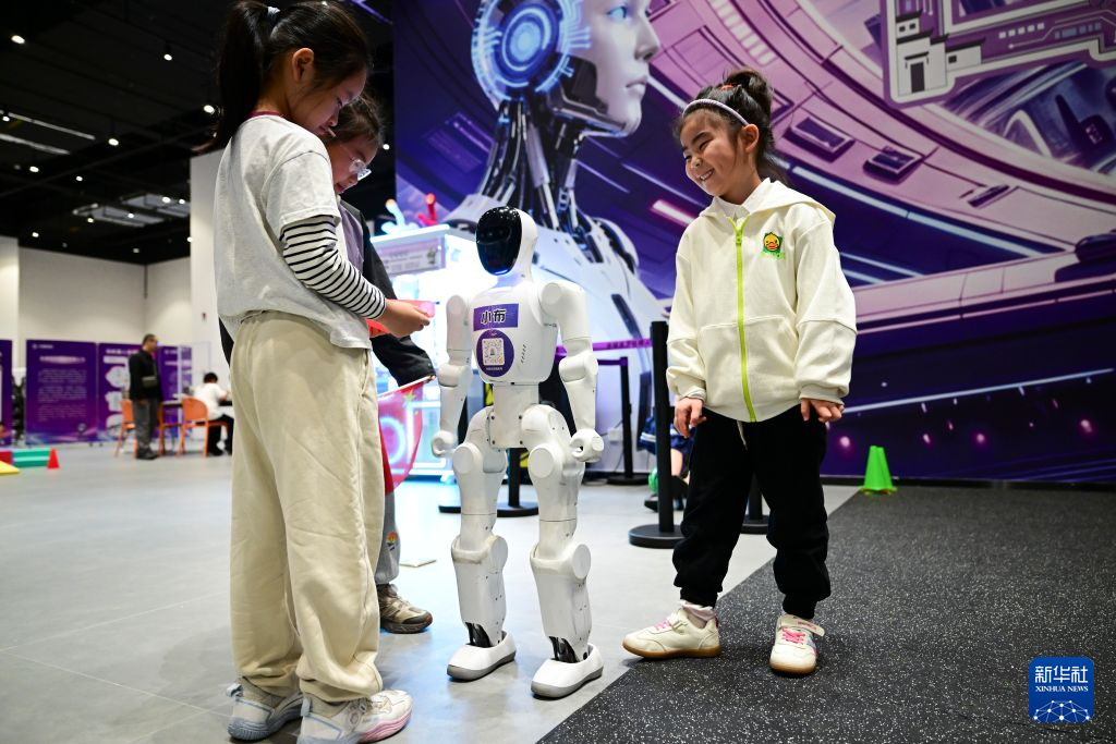 复旦大学附属妇产医院胡蓉医生黄牛预约代挂号电话具身智能入驻商圈 人机互动焕新消费