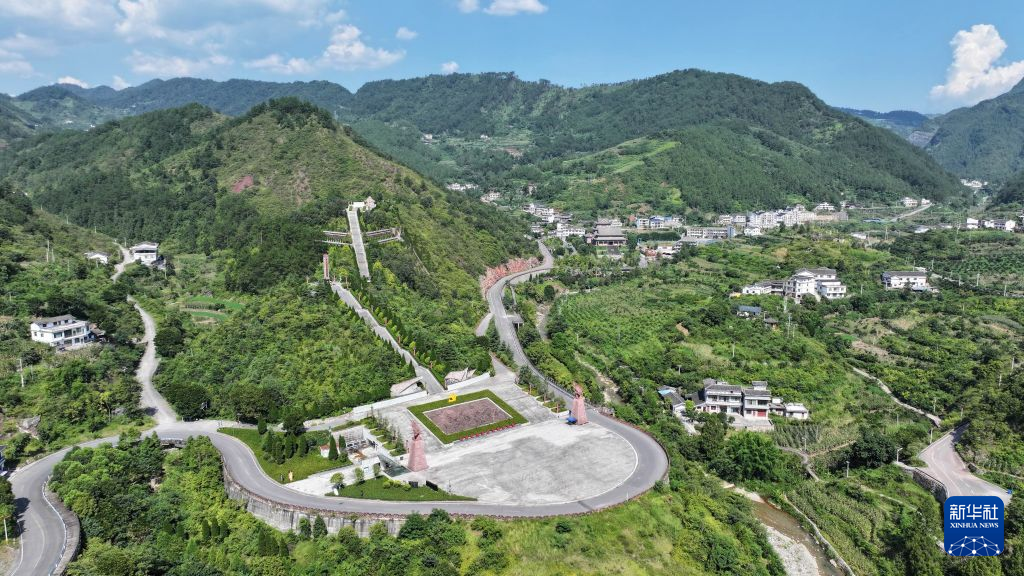 
中国中医科学院西苑医院张翠珍医生黄牛预约代挂号电话
长征路上看新颜丨重走黔北红色村落 见证老区民生蝶变
