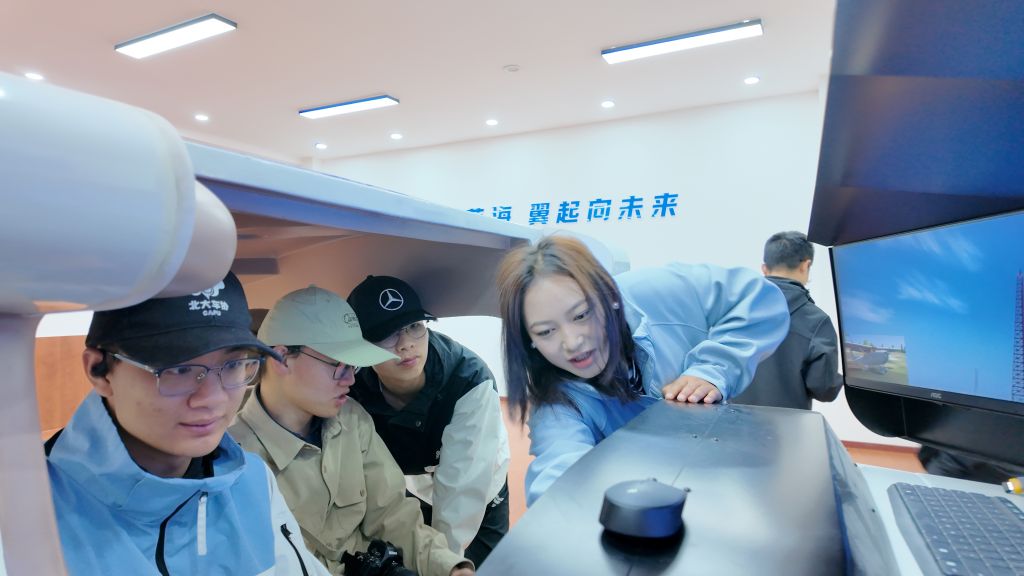 
上海市肺科医院周崧雯医生黄牛预约代挂号电话长征走过的草原飞起无人机