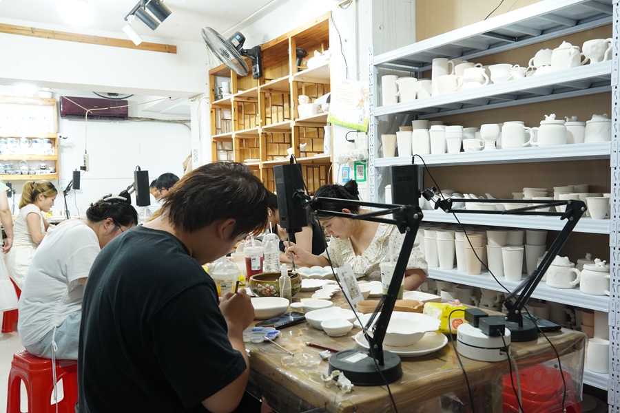 
中山大学肿瘤防治中心刘寿生医生黄牛预约代挂号电话瓷都游客缘何爱上“画盘子”？