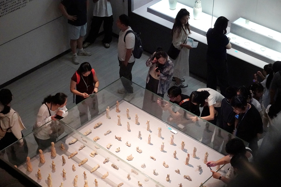 
中山大学肿瘤防治中心刘寿生医生黄牛预约代挂号电话瓷都游客缘何爱上“画盘子”？