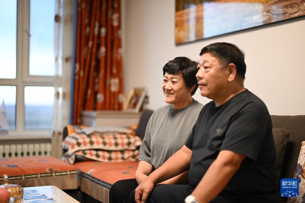 
复旦大学附属眼耳鼻喉科学院曹鹏宇医生黄牛预约代挂号电话“国家的孩子”沃惠琴：草原给了我一个家
