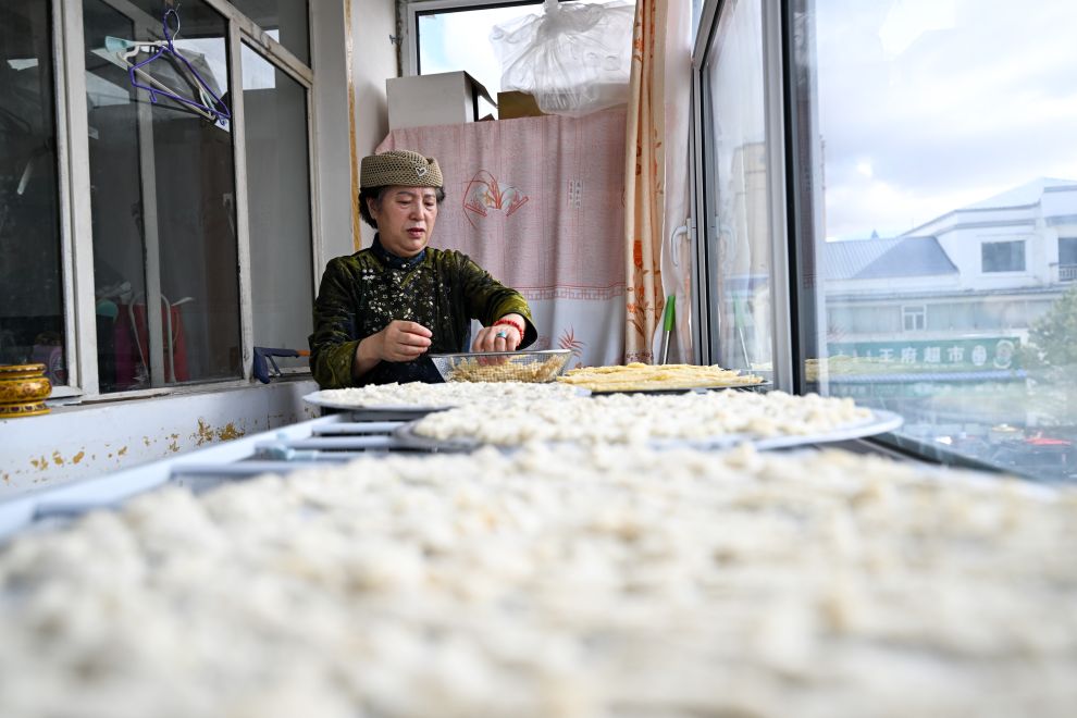 
复旦大学附属眼耳鼻喉科学院陈臻医生黄牛预约代挂号电话走近“国家的孩子”丨草原上 我们仨