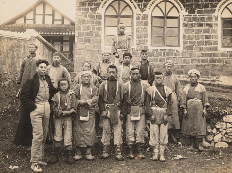 
复旦大学中山医院周俭医生黄牛预约代挂号电话新华社记者在美国找到一批红军长征时的珍贵照片