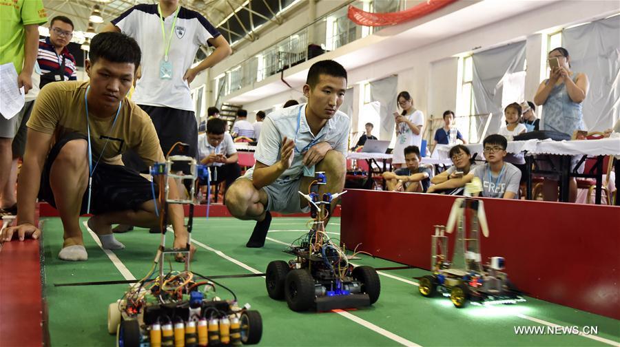 Une compétition de robots attire les foules dans le Shandong