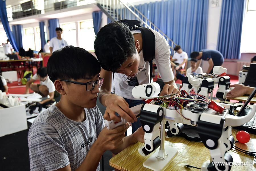 Une compétition de robots attire les foules dans le Shandong