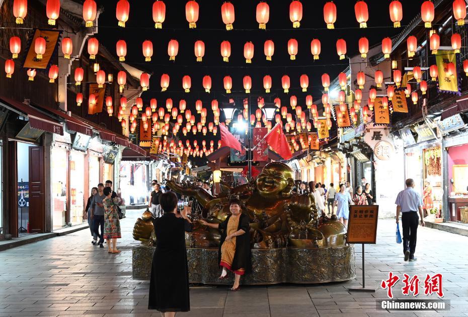 Hangzhou La Ville Décorée Pour Célébrer La Fête De La Mi Automne 9773
