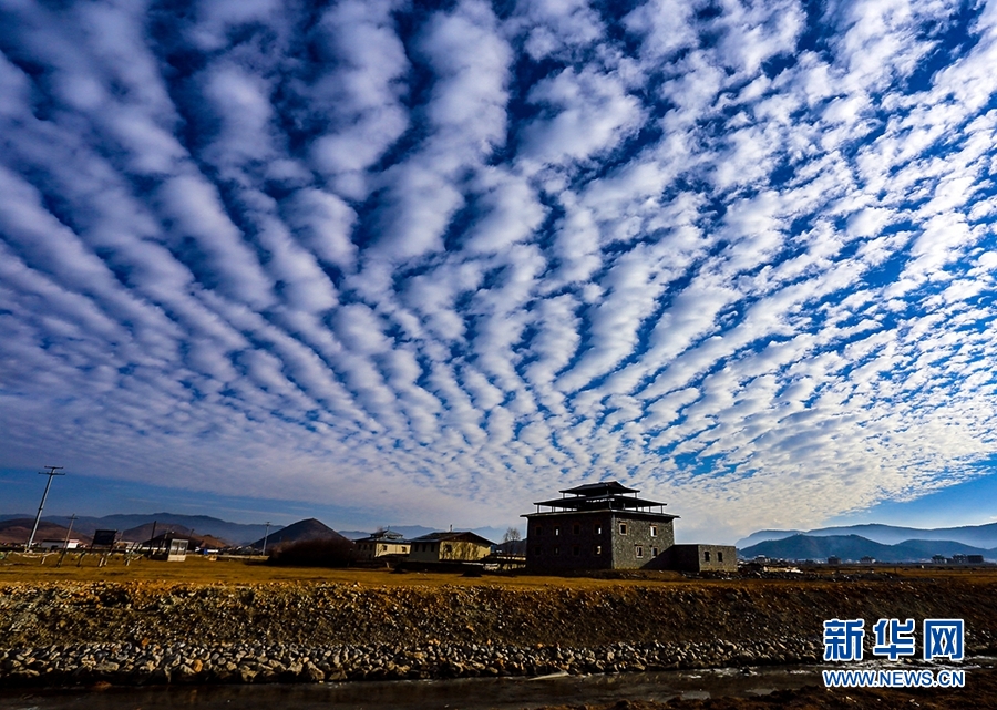 Schone Wolken Im Shangri Las Klaren Himmel China Org Cn