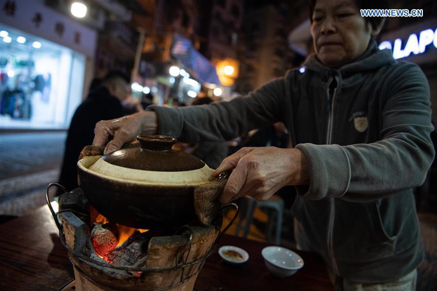 Vielfältige lokale Snacks bereichern Alltag der Bewohner in Macao_China ...